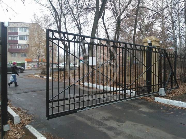 откатные ворота решетчатые с автоматикой