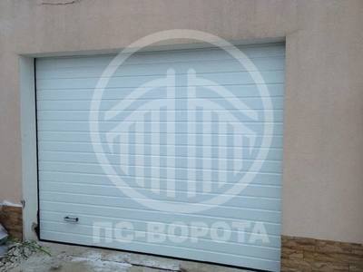Секционные подъемные ворота из сэндвич панелей S-гофр